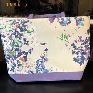 👜 Charming Charlie Large Tote Purse EUC Creme with Purple/Blue/Pink flowers